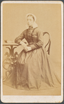 710814 Carte-de-visitefoto van een onbekende dame, gemaakt door W.C. Heijenberg, Photografisch Atelier, ...